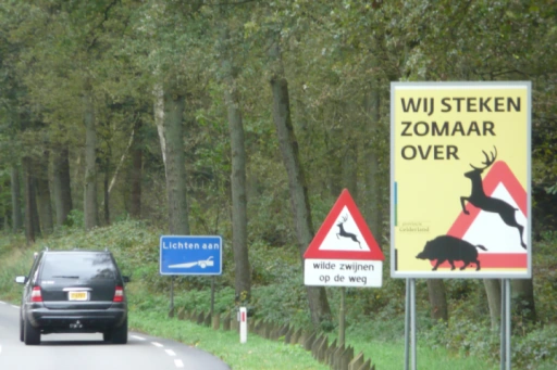 afbeelding: Verkeersbord wij steken zomaar over afbeelding: Verkeersbord wij steken zomaar over